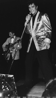 Scotty Moore and Elvis in Vancouver 1957